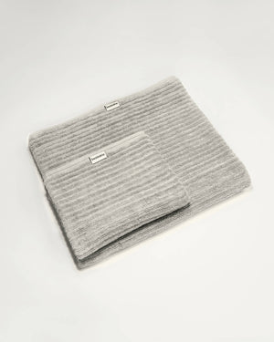 cloud grey towel set.